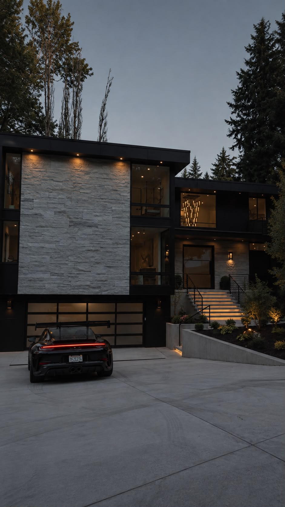Fachada principal de la propiedad de Vancouver con acceso iluminado